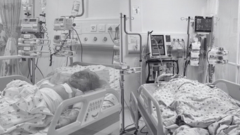 Hai chị em nhập viện trong tình trạng nguy kịch vì bị phóng hỏa