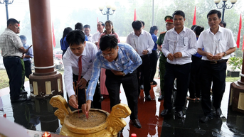Gia Lai: Dâng hoa, dâng hương kỷ niệm 59 năm chiến thắng Thuận Hạnh
