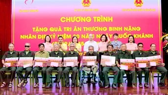 Bắc Ninh: Tặng quà tri ân Mẹ Việt Nam Anh hùng và thương binh nặng