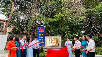 ផ្លាកសញ្ញាគម្រោងសួនផ្កា គីម លៀន វួដ ដើម្បីស្វាគមន៍មហាសន្និបាតបក្ស