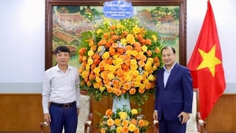 Thứ trưởng Thường trực Lê Hải Bình tiếp đoàn lãnh đạo Tạp chí Cộng sản thăm và chúc mừng Bộ VHTTDL nhân 80 năm Ngày truyền thống Ngành Văn hóa