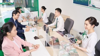 Hai con gái Phó chủ tịch VPBank cũng đua gom cổ phiếu lúc giá tăng vùn vụt