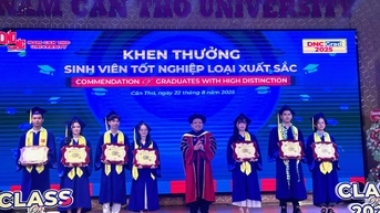 និស្សិតនៃសាកលវិទ្យាល័យ Can Tho ជាង ២.៥០០នាក់ ទទួលបានវិញ្ញាបនបត្របញ្ចប់ការសិក្សា
