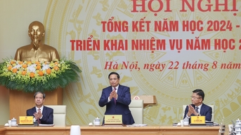 នាយក​រដ្ឋមន្ត្រី Pham Minh Chinh៖ កុំ​ទុក​ឲ្យ​សិស្ស​ខ្វះ​សាលា ថ្នាក់​រៀន អាហារ សម្លៀក​បំពាក់ ឬ​គ្រូ។