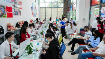 សាលា​ថ្ងៃ​ដំបូង​ដ៏​អ៊ូអរ​សម្រាប់​សិស្ស​ថ្មី​នៅ​ទីក្រុង​ហូជីមិញ