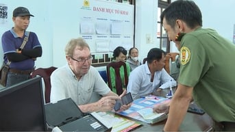 Cấp định danh điện tử cho người nước ngoài: “Chìa khóa” quản lý và phục vụ hiệu quả
