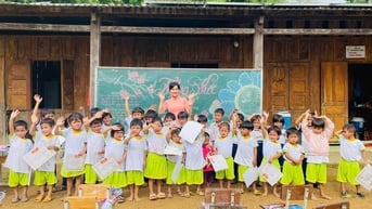 Cô giáo trẻ gieo chữ trên đỉnh Ngọc Linh