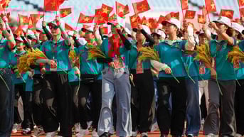 Vé máy bay, tàu xe 'nóng' cùng đại lễ