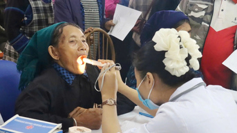 Bệnh viện Y học cổ truyền tỉnh khám bệnh miễn phí cho người dân xã Y Tý