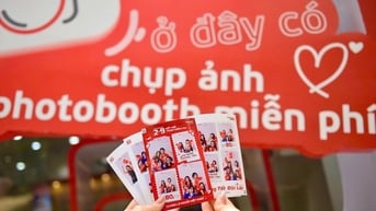 Giới trẻ Hà thành check-in Photobooth miễn phí tại cửa hàng Viettel