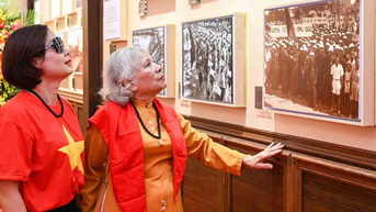 រស់ឡើងវិញនូវពេលវេលាប្រវត្តិសាស្ត្រដ៏ពិសិដ្ឋជាមួយនឹងបច្ចេកវិទ្យា