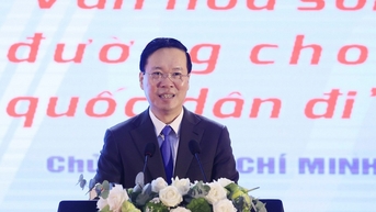 '이 나라에는 인류애, 정직함, 용기를 담은 작가들의 목소리가 필요합니다.'