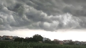 Mưa dông diện rộng ở Bắc bộ, áp thấp nhiệt đới đi vào Biển Đông