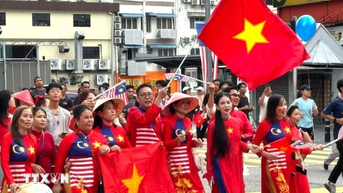 Nghệ thuật và áo dài truyền thống gắn kết quan hệ hữu nghị Việt Nam-Malaysia