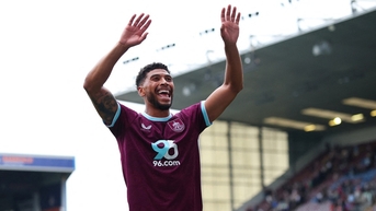 ការប្រកួត Premier League ត្រូវបានផ្អាកដោយហេតុផលដ៏កម្រ