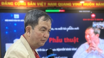 '작가 응우옌 호아이 남은 자신만을 위해 뛰는 심장을 가지고 있지 않다'