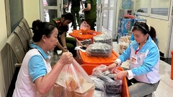 Ngoc Ha Ward는 9월 2일 축제의 전반적인 성공에 적극적으로 기여했습니다.