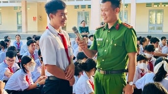 ‘Cầu nối’đưa pháp luật đến với người dân
