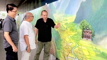 Ngắm khắp một vòng Việt Nam qua bức tranh dài hơn 300m của họa sĩ Ngô Bá Hoàng