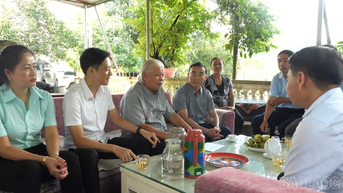 MTTQ Việt Nam tỉnh thăm, tặng quà người có uy tín tiêu biểu các xã Cốc San, Hợp Thành, Gia Phú