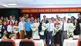 បណ្ឌិតសភាស្ត្រីវៀតណាមតភ្ជាប់ការបណ្តុះបណ្តាល និងការអនុវត្ត