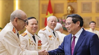 នាយករដ្ឋមន្ត្រី Pham Minh Chinh បានជួបសំណេះសំណាលជាមិត្តជាមួយគណៈកម្មាធិការទំនាក់ទំនងនៃកងកម្លាំងសន្តិសុខសាធារណៈដែលគាំទ្រសមរភូមិភាគខាងត្បូង។