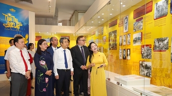 បង្ហាញឯកសារ និងវត្ថុបុរាណជាង ២០០ អំពី "សរទរដូវឯករាជ្យ"