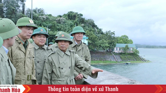 Bí thư Tỉnh ủy Nguyễn Doãn Anh kiểm tra công tác ứng phó bão số 5 và thăm hỏi, động viên người dân sơ tán tránh trú bão
