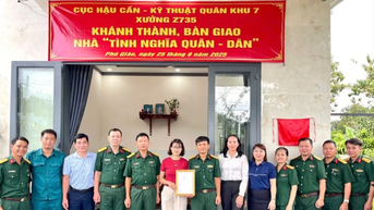 នាយកដ្ឋានភស្តុភារ និងបច្ចេកទេសយោធភូមិភាគទី៧ ប្រគល់ផ្ទះ «មិត្តភាពយោធា-ស៊ីវិល»