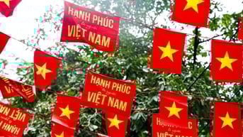 Giới trẻ rần rần check-in photobooth SHB mừng Quốc khánh