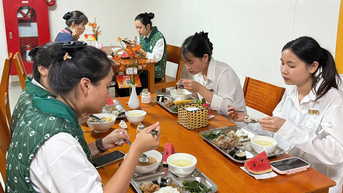 Gần 2.000 đoàn viên Công đoàn phường Sa Pa tham gia chương trình “Bữa cơm công đoàn”