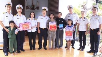 កងពលតូចលេខ១៦២ ជូនអំណោយ និងលើកទឹកចិត្តដល់កូននាគរាជសម្រាប់ឆ្នាំសិក្សាថ្មី។