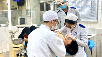 Toàn cảnh điểm chuẩn khối ngành sức khỏe 2025: Thay đổi ra sao ở từng trường, ngành?