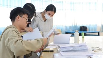 Trường đại học Ngân hàng TP.HCM 'quay xe', xét tuyển 'hoặc toán, hoặc văn' cho ngành luật