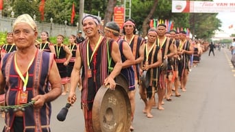Quang Dũng, Văn Mai Hương đến Gia Lai cùng 'Đại ngàn tỏa sáng'