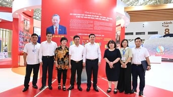Bộ trưởng Nguyễn Hồng Diên kiểm tra công tác chuẩn bị tại các gian trưng bày của Bộ Công Thương