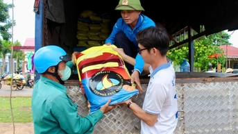 Cấp phát miễn phí phân bón cho 500 nông dân xã Cư M’gar