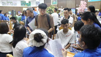 Điểm chuẩn cao ở một số ngành phản ánh sự phân hóa