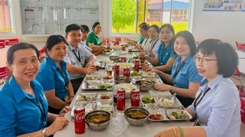 Tổ chức “Bữa cơm công đoàn” tại các khu công nghiệp An Phú, Hòa Hiệp