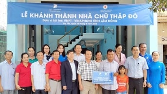 Trao tặng nhà Chữ thập đỏ cho hộ khó khăn ở xã Đạ Tẻh