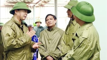 Phó Thủ tướng Trần Hồng Hà chia sẻ, động viên người dân Hà Tĩnh bị ảnh hưởng bão số 5