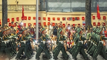 ដោយ​អន្ទះសា​រង់ចាំ​ក្បួន​ដង្ហែ​នៅ​ថ្ងៃ​ទី ២ ខែ​កញ្ញា