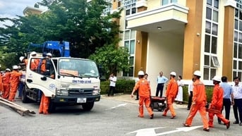 EVNCPC huy động công nhân, kỹ sư hỗ trợ Hà Tĩnh khắc phục lưới điện sau bão số 5