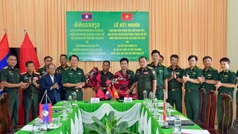 Ký kết quy chế kết nghĩa, xây dựng tuyến biên giới hòa bình