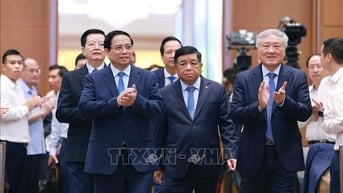 Thủ tướng chủ trì Hội nghị tổng kết Chương trình và Phong trào thi đua 'Cả nước chung tay xóa nhà tạm, nhà dột nát'