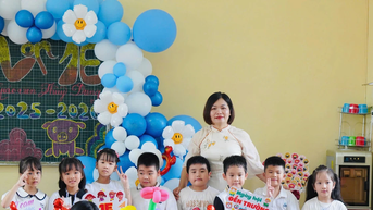 Hứng khởi đón bước em tựu trường
