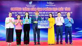 Bàn giao 35 bộ máy tính trị giá hơn 851 triệu đồng cho Trường THCS Quang Vinh