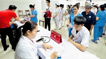 Hơn 400 bác sĩ, nhân viên y tế Bệnh viện Đa khoa Thống Nhất tham gia hiến máu