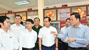 Bí thư Thành ủy TPHCM Trần Lưu Quang khảo sát Trung tâm Phục vụ hành chính công đặc khu Côn Đảo