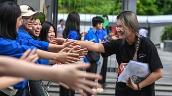 Loạt thí sinh trượt oan trúng tuyển trở lại: Cú sốc đầu đời mãi không quên